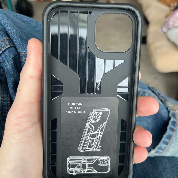 iPhone 13 case - Picture 2 of 2